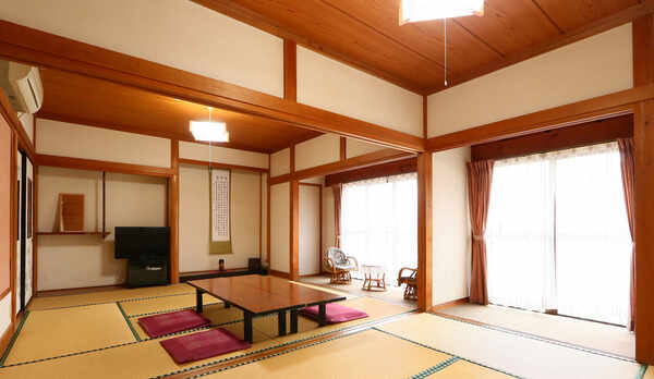 ２階和室14畳2間★広々空間