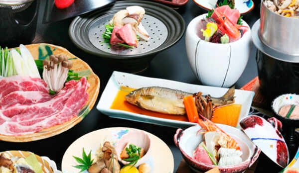 １３品のコース料理＠夕食