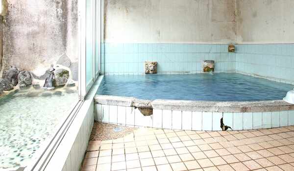 新鮮で豊富な湯がたっぷり満たされています。