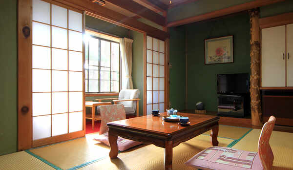 ＊和室6畳◆地下110mよりくみ上げた地下水が出る洗面台付です