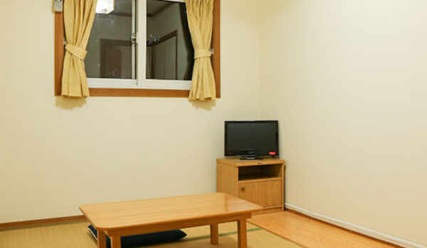 *［10畳和洋室］UB＆洗浄機能付トイレ完備！和室5畳+シングルベッド2台を配した客室