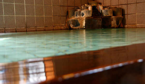 天然温泉100%！&rdquo;美人の湯&rdquo;にゆっくり浸かっておくつろぎください