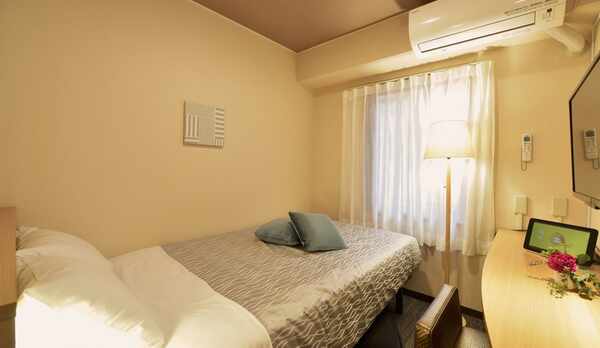 【客室：シングル 100&times;200㎝／11㎡】