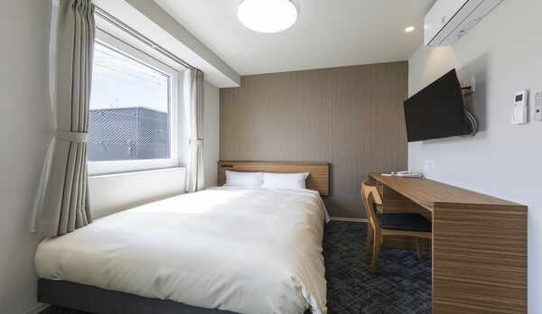 【禁煙】ダブルルーム（13平米／140センチ幅ベッド）