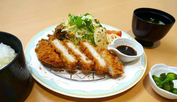 ・にこにこプラン 三田ポークを使用したサクサクとんかつです