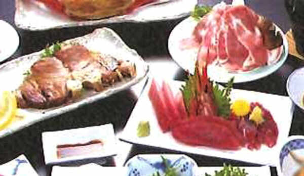 *【夕食一例】新鮮なマグロを中心とした海の幸満載のお料理！