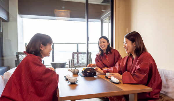 *【客室：特別室（一例）】海を眺めるお部屋で、ゆっくりとした時間を。