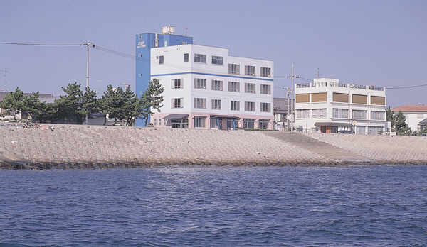 あつ美やマリンパークホテル全景