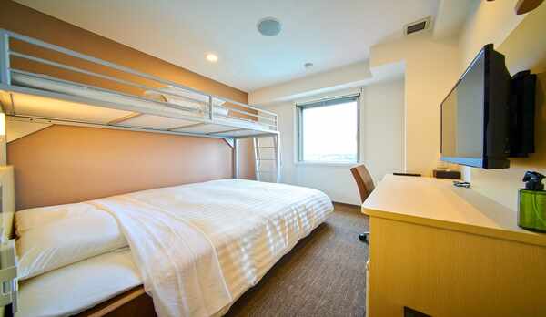 お子様に人気のロフトベッド付です。