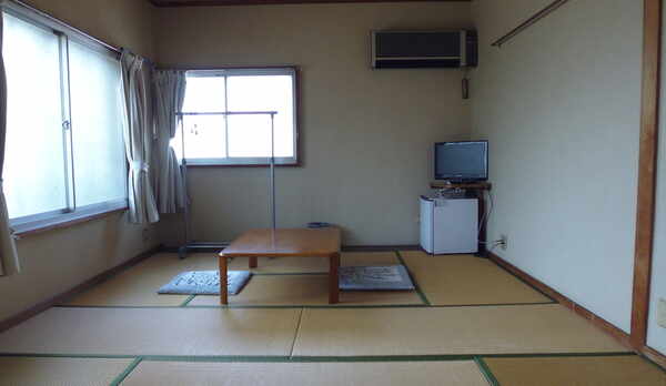 客室　約12帖（2名様〜4名様）