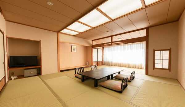 【禁煙】西館和室14畳（バス・トイレ付）