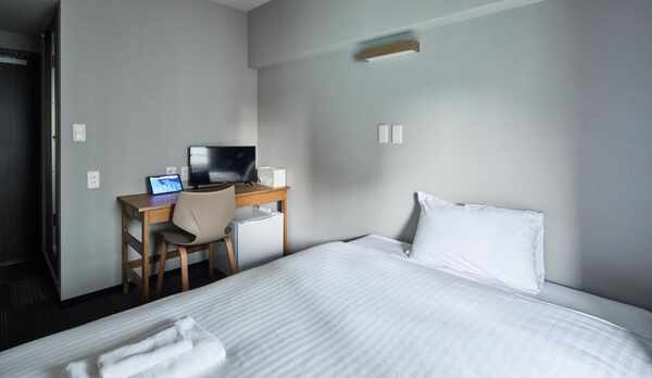 ダブルルーム（ユニットバス付き）