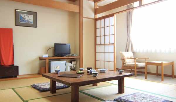 和室10畳のお部屋です