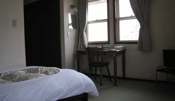 本館シングル（バス、トイレ付）