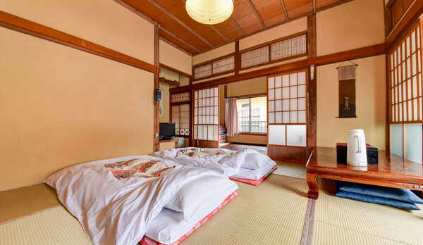 *【8畳和室一例】4名様までお寛ぎいただけます。