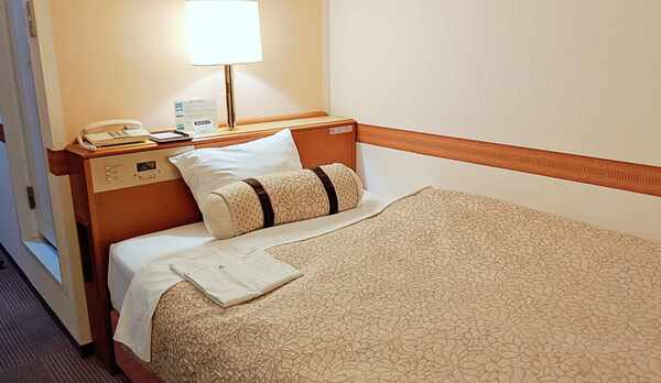 【スタンダードシングル】広さ１３平米　ベッド幅１３０ｃｍのセミダブルベッドで快適に♪