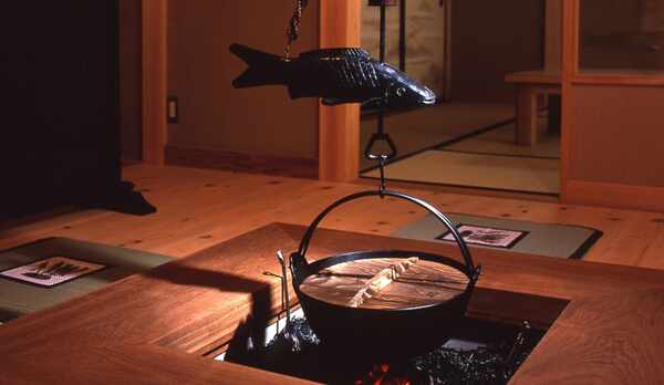 *各コテージ内にある本格的な囲炉裏