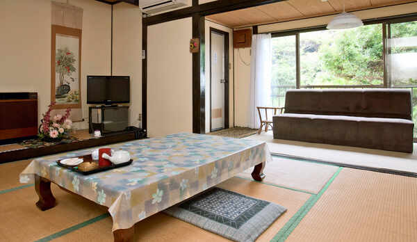 本館  アウトバストイレ岩風呂使用