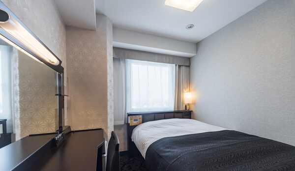 シングルルーム【全室禁煙】：広さ11㎡／ベッド1台（幅140cm、長さ195cm）