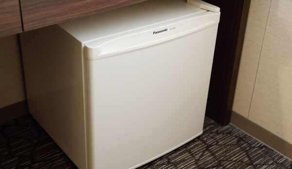 全室冷蔵庫（空）を設置しております。ご自由にお使いください。