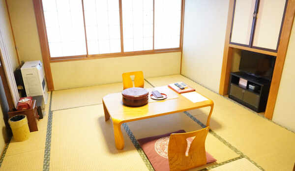 本館2階6畳間（柏）