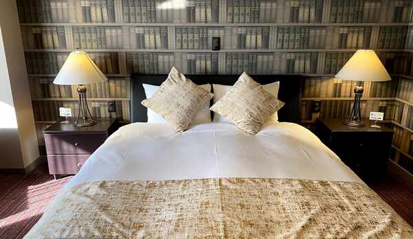 スイートルーム　ダブルベット側