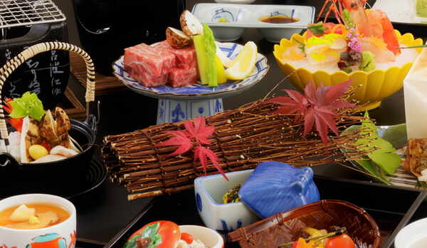 【夕食】料理長が心を込めて毎日お仕立てしております