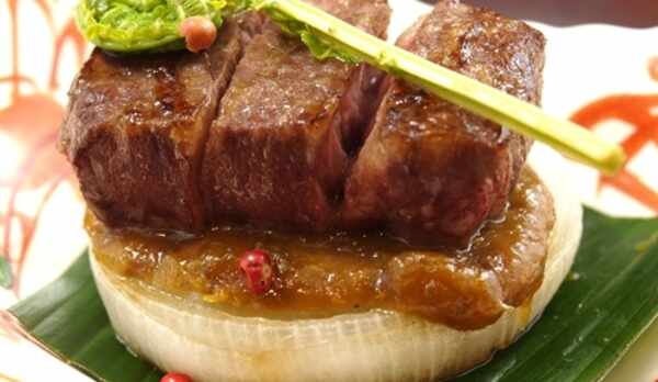 ＊鳳来牛ステーキ＊季節により仕様が異なります