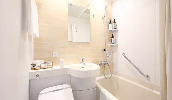 客室ユニットバス【デラックスツインルーム以外の客室は全てこのタイプとなります】