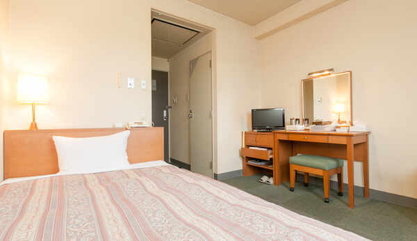 シングル洋室（セミダブルベット使用、高速LAN接続可能）