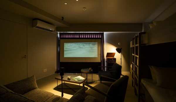 THEATER / シアター＿映画投影