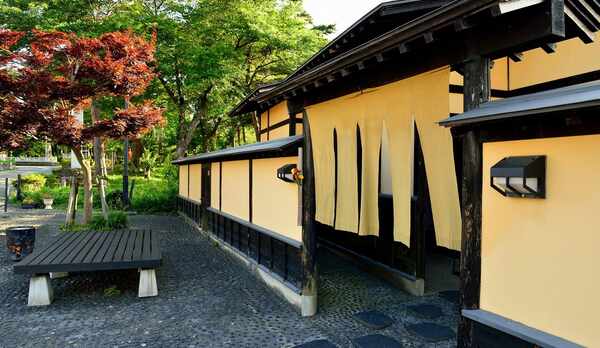 露天風呂「朱鷺の舞湯」入口