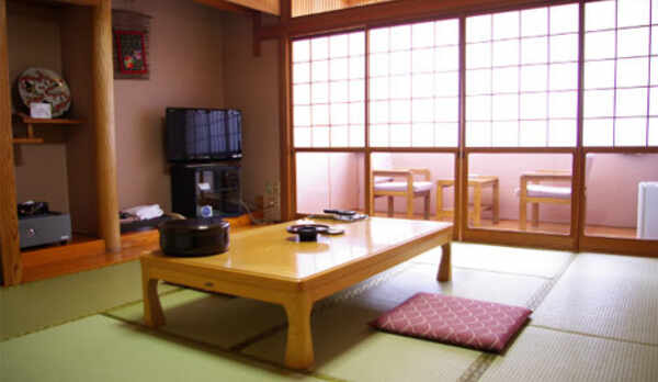本館和室10畳+広縁2畳