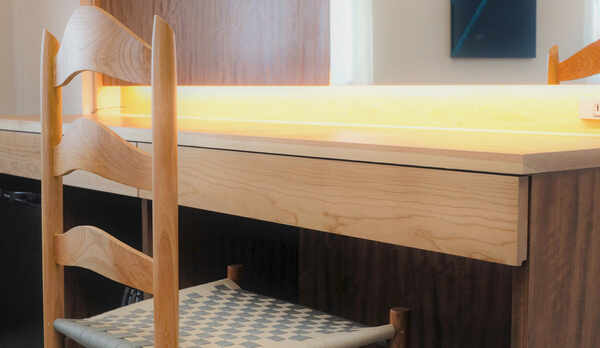 無垢の木の手作りライティングデスク