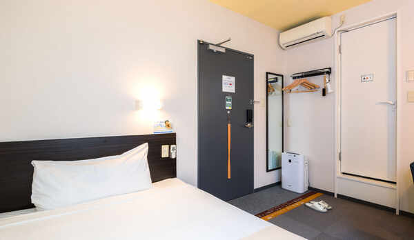 シングルルーム〜眠りを追及した150cm幅のワイドベッドと適度な硬さのマットでぐっすり〜