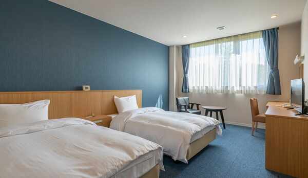 【スタンダードツインルーム】松島の空や海の美しい青色をイメージしたお部屋
