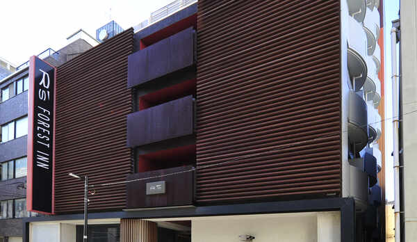 お昼のアールズフォレストイン　ラチッタデッラのすぐ裏手です♪