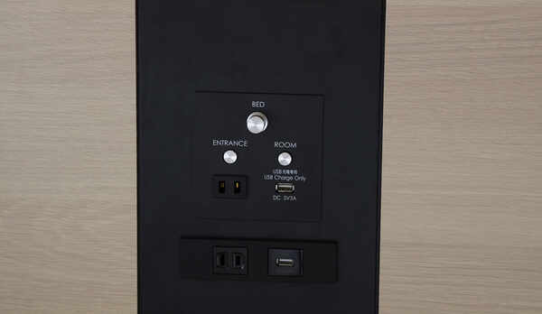 ヘッドボード　USBポートなど