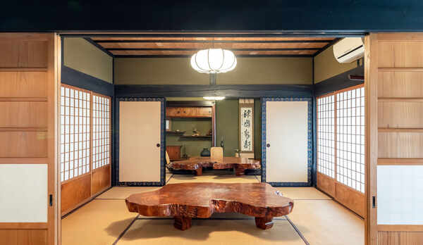 ・客室一例　ふすまを開くと開放感のある空間に