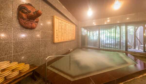 湯西川温泉は湯殿大権現と天狗が湯の守り神との伝承があります。。。&ldquo;古民家風&rdquo;殿方大浴場『御所の湯』