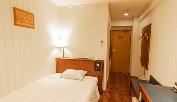 スタンダードセミダブル（客室一例）