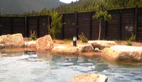 お亀の湯　露天風呂（車で２０分）