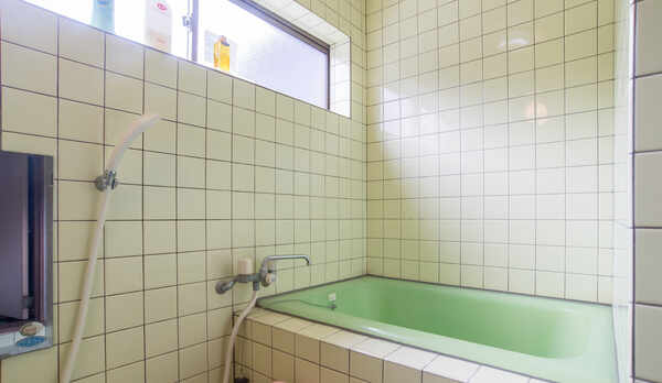 *【和室一例/お風呂】お風呂は室内にあるため、気兼ねなくお好きなタイミングでご利用いただけます。