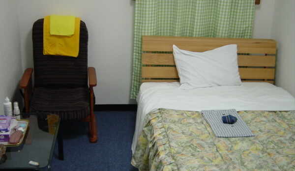 ２Ｆ　セミダブルルーム２１７号室≪学生様向け≫＜二名様宿泊可＞バストイレは共同