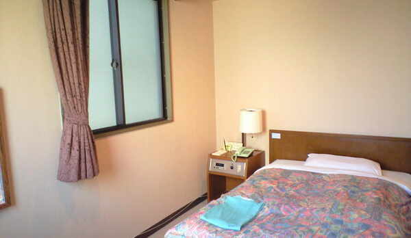 客室例：シングル（ベッドスペース）