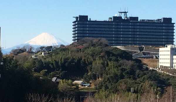 【眺望】天気の良い日は一部客室から富士山を拝めます