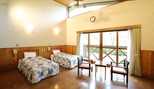 ・【洋室A一例】バリアフリーのツインルーム。バストイレ付き