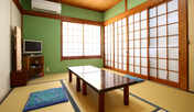 6畳和室のお部屋になります。昔ながらの和室を味わいながらお寛ぎください。
