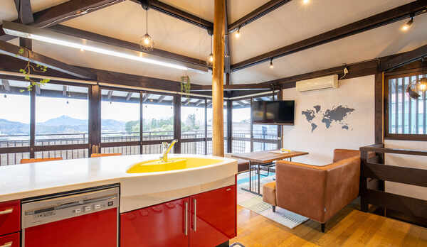 ・一面の窓から臨む富士山は圧巻！