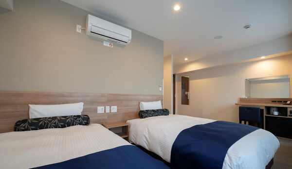 ツインルーム｜幅1200mm、厚さ5.5インチのセミダブルベッド　